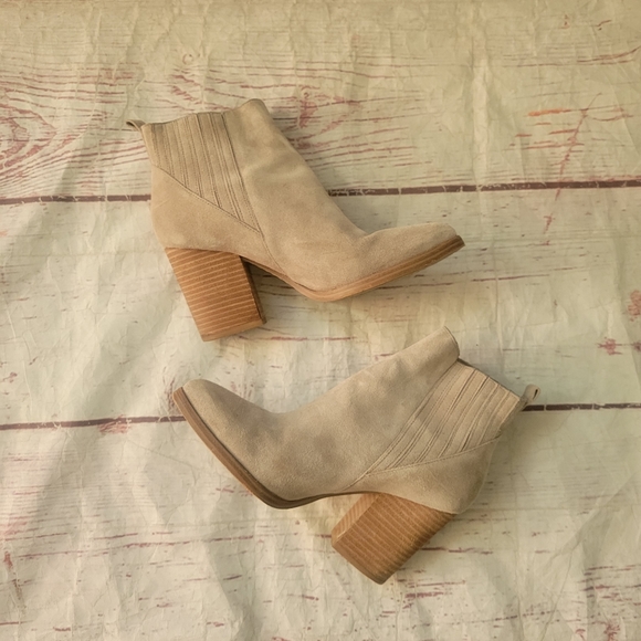 Marc Fisher Shoes - Marc Fisher Alva Suede Bootie Size 6